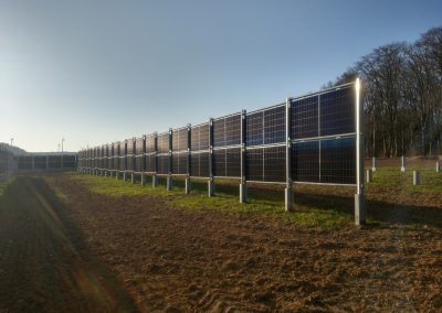 Senkrecht-bifaciale Agri-Photovoltaik-Anlage